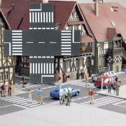 Croisement de rue en asphalte