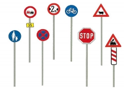 Assortiment de panneaux routiers