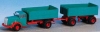 Camion ancien avec remorque