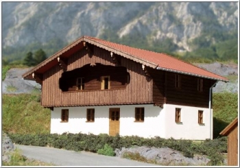 Chalet tyrolien en bois véritable - 10 00 02