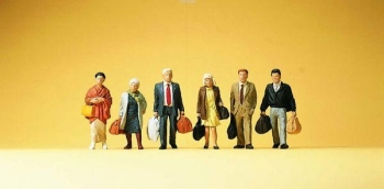 Voyageurs en marche avec bagages - 10413