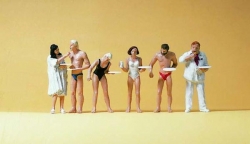 Déjeuner en vêtements de plage