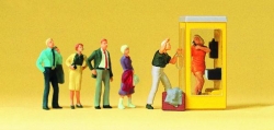 Attente à la cabine téléphonique